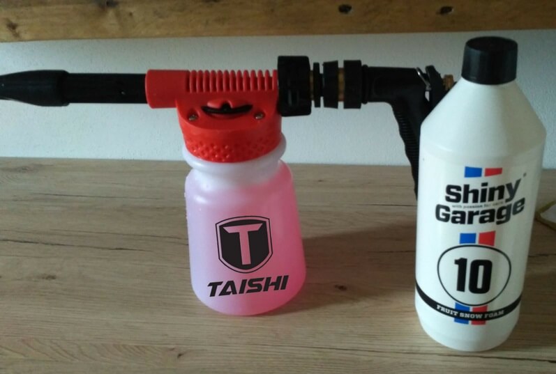 Do napeňovača Taishi Foam Gun môžete namiešať aktívnu penu alebo šampón
