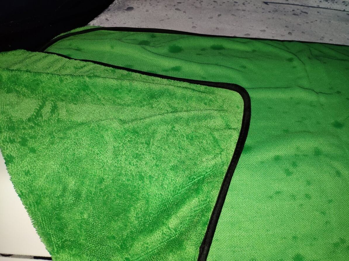 twisted loop mikrovláknový uterák na sušenie auta Shiny Garage