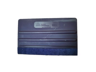Stredne tvrdá plastová stierka Avery XL s filcom modrá