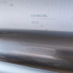Sivá lesklá metalická liata fólia Oracal 970RA Aluminium Metallic 908
